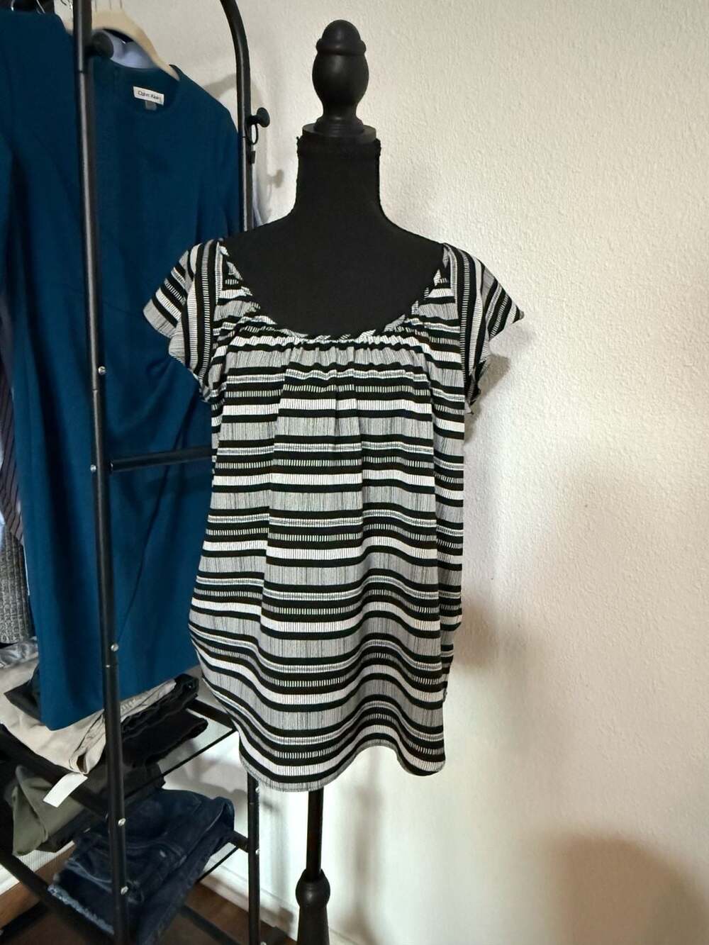 Banana Republic Printed Ruffle Sleeve Cool Neutral Striped Blouse Top Medium